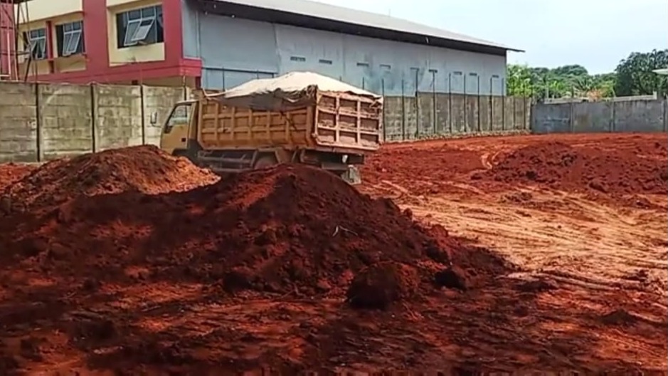 pekerjaan urugan tanah di Cijantung Jakarta Timur