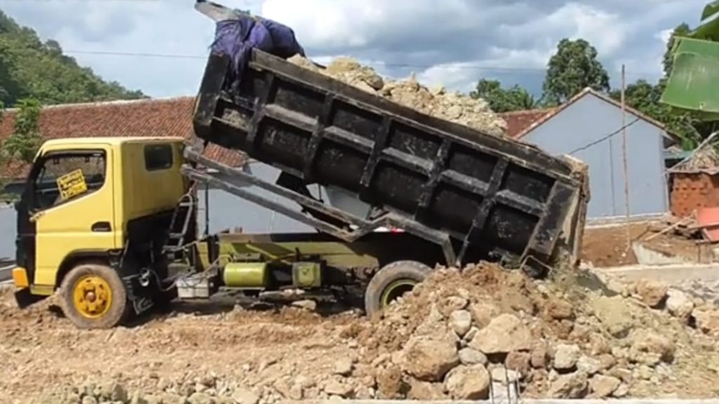 pekerjaan urugan tanah di kawasan Cileungsi Bogor